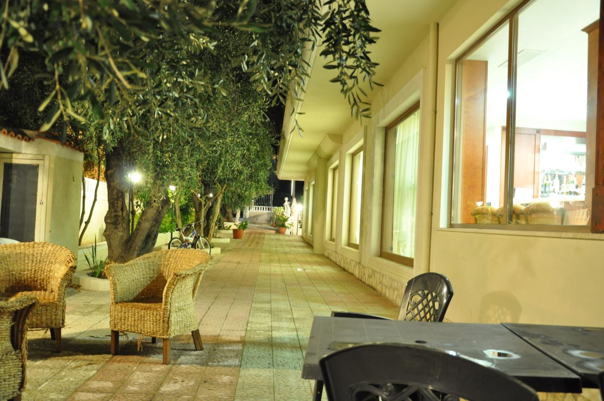 Hotel Il Melograno Mattinata Exterior photo